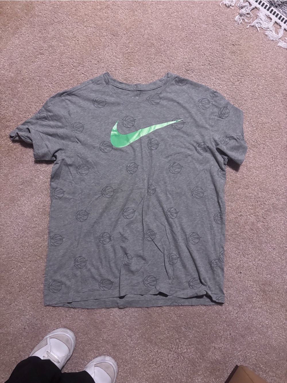 Nike Men’s Grey T-Shirt with Green Swoosh